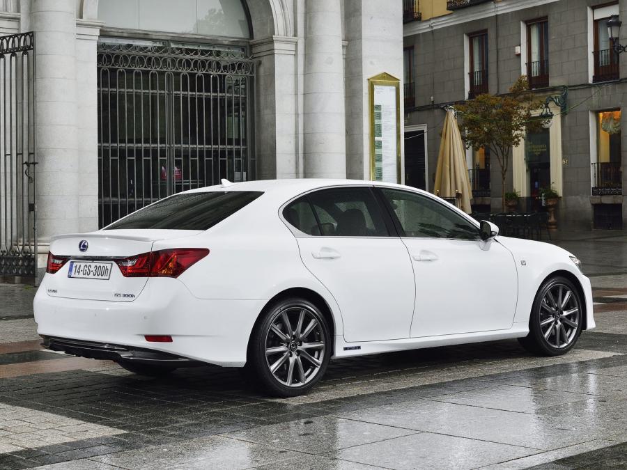  Lexus GS300h F-Sport 2013 года  (фото 2 из 8)